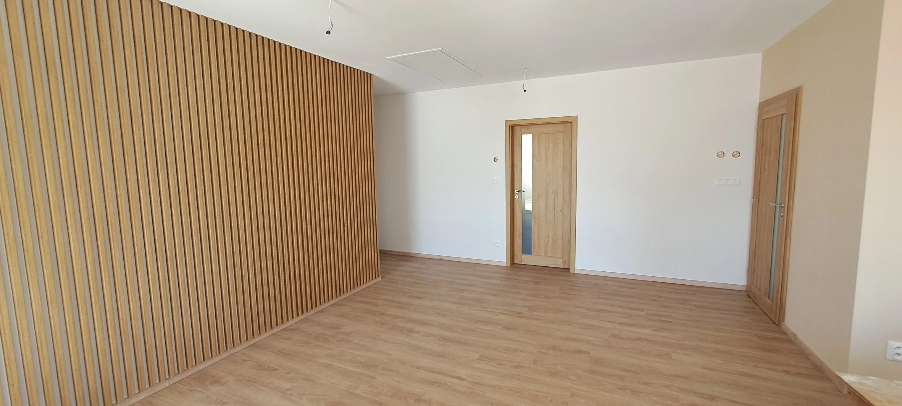 Podlahy a Interiérové dvere 