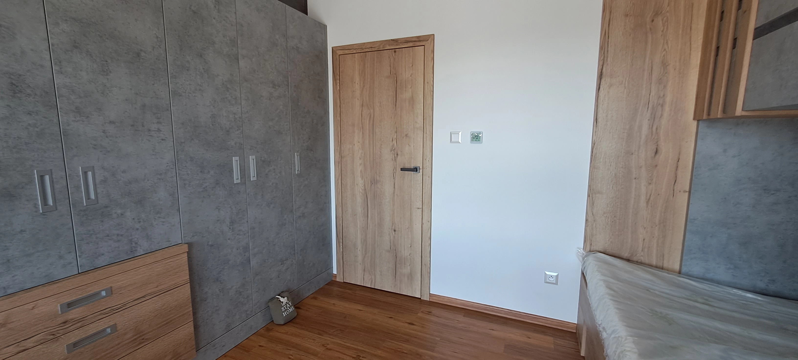 Podlahy a Interiérové dvere 